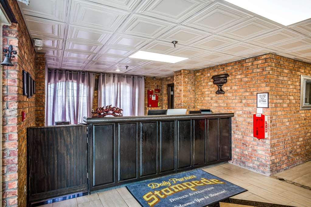 Rodeway Inn Branson, Brick House Interieur foto